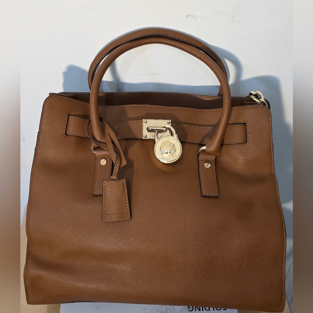 Michael Kors Hamilton AP-1207 Studded Large Handbag Shoulder Bag w/Lock & Key